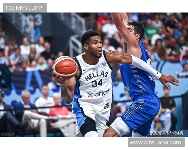 字母哥半场火力全开18分罚球命中率高暴扣两次震撼全场